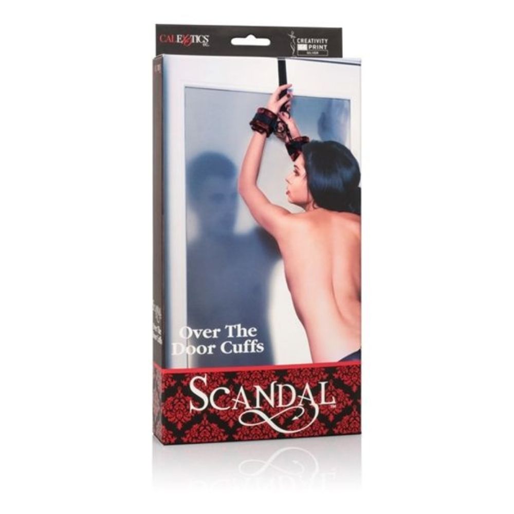 Esposas para Puerta Scandal Over The Door